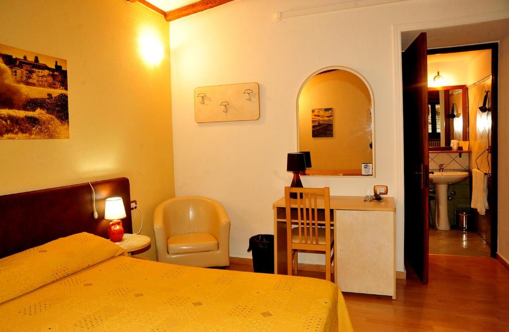 Łóżko lub łóżka w pokoju w obiekcie B&B Viaprimaldo Camere