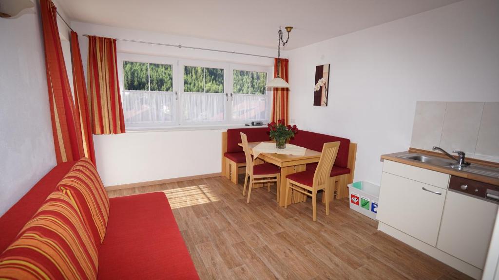 Kuchyňa alebo kuchynka v ubytovaní Chalet Lena