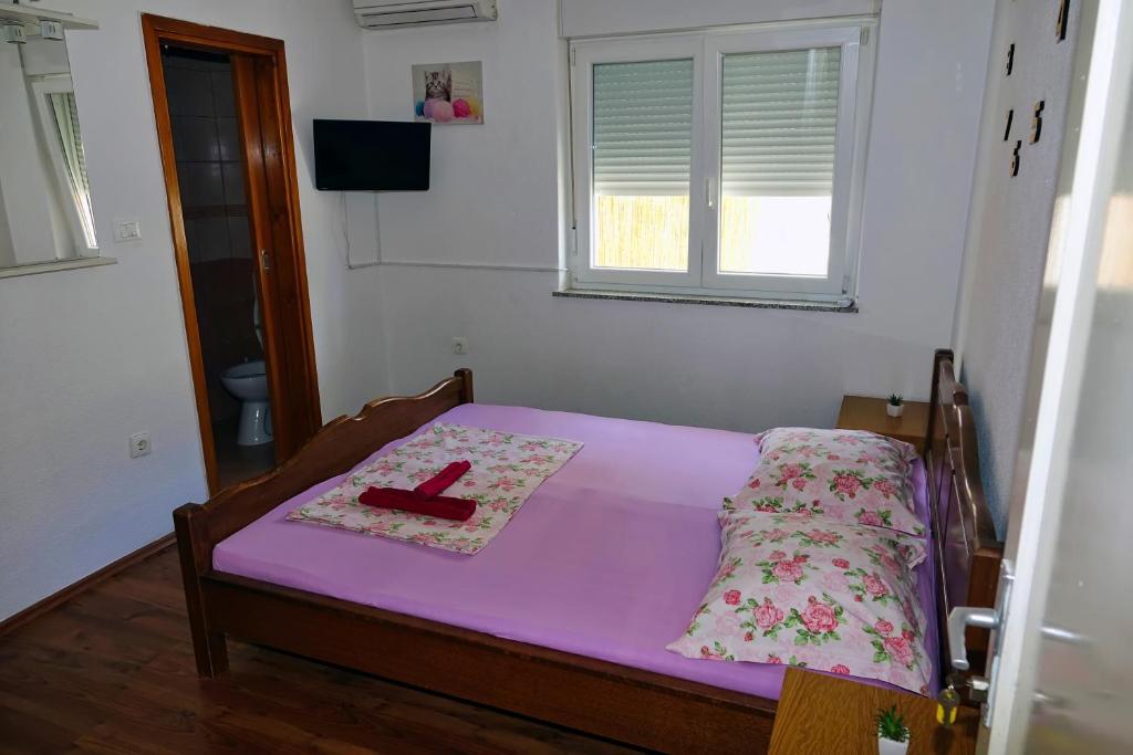 Postel nebo postele na pokoji v ubytování Lux Dalmatia I & R