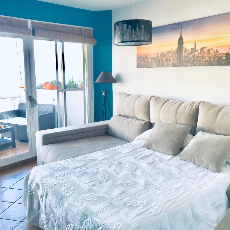 Posteľ alebo postele v izbe v ubytovaní Apartamento El Barco 1 linea PLAYA, PARKING, WIFI
