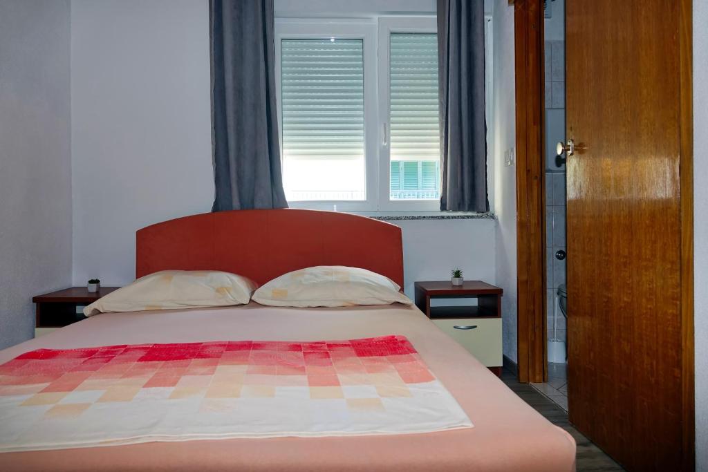 Postel nebo postele na pokoji v ubytování Lux Dalmatia I & R