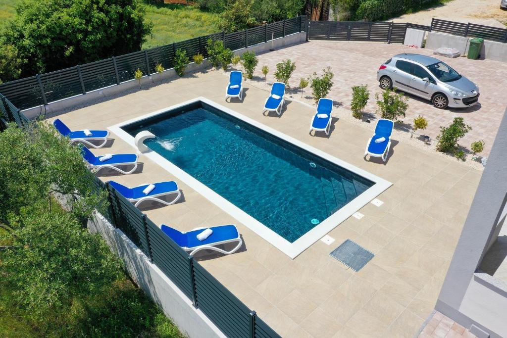 Bazén v ubytovaní Apartmani Vlado Mitar alebo v jeho blízkosti