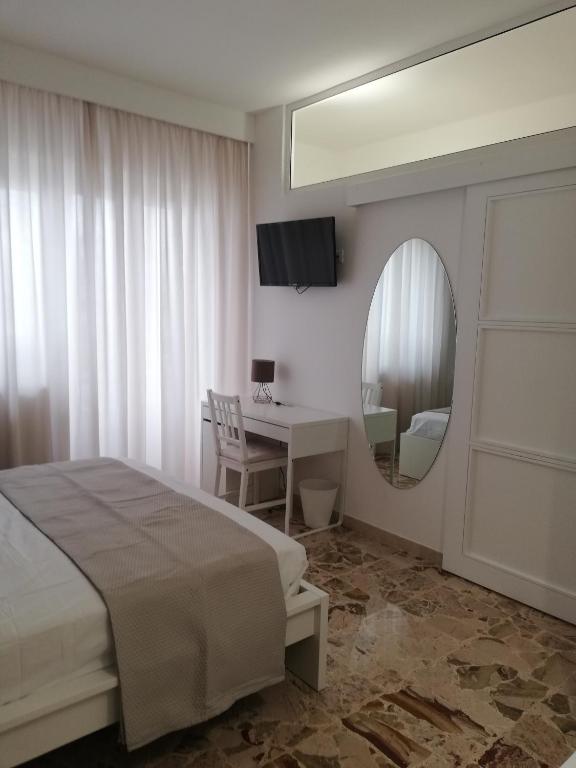 Postel nebo postele na pokoji v ubytování Ostuni Crispi House