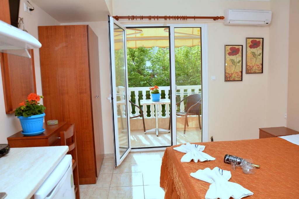 Postel nebo postele na pokoji v ubytování VILLA TASOS