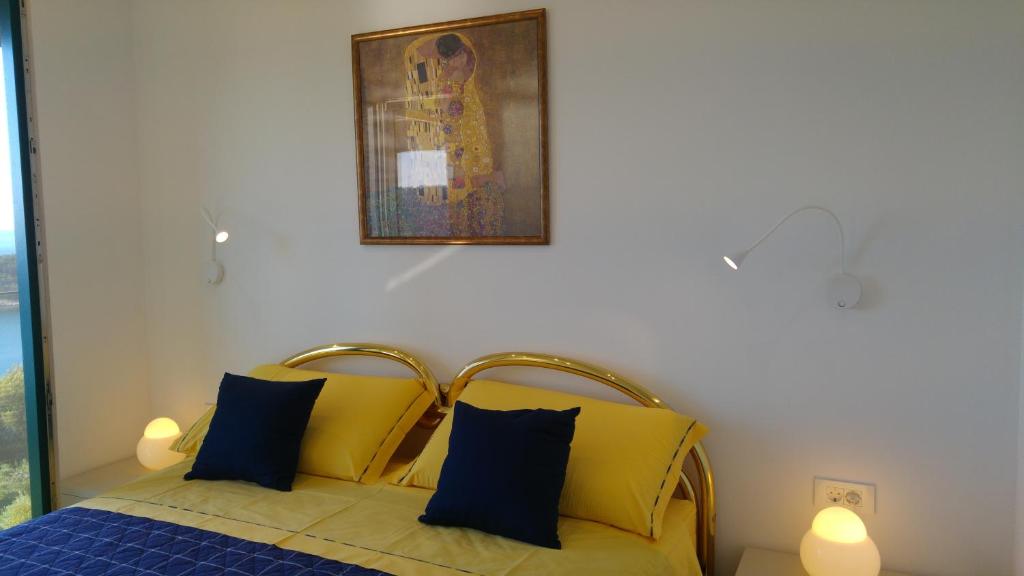 Postel nebo postele na pokoji v ubytování Apartment AMMIRARE Rab