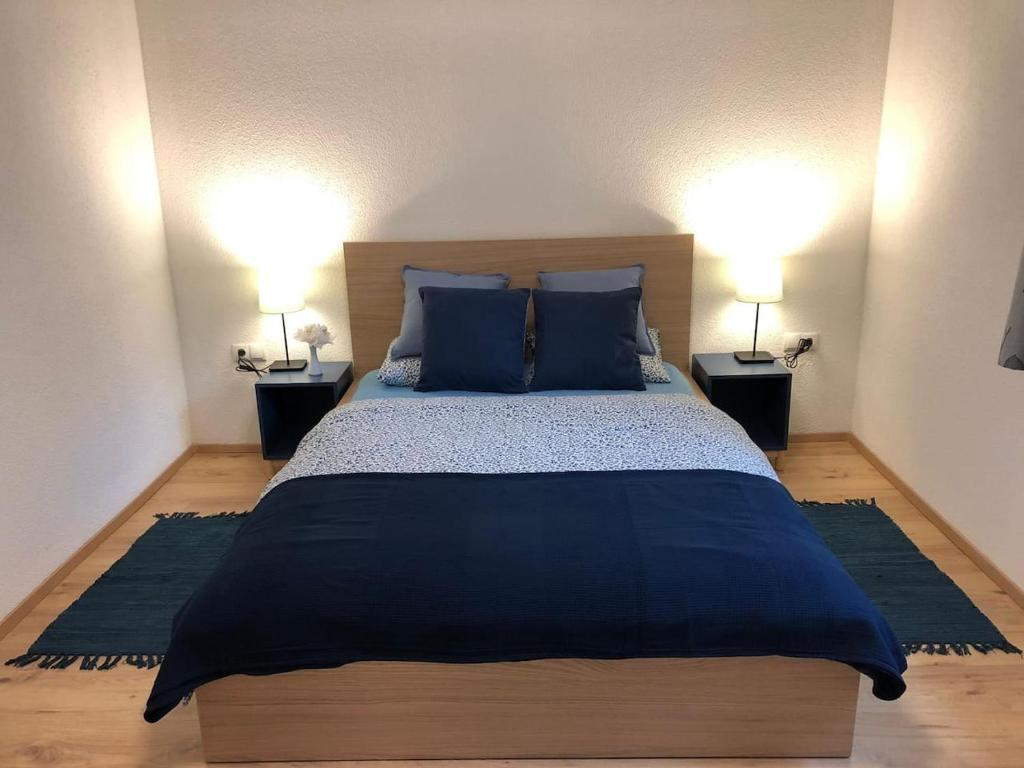 Postel nebo postele na pokoji v ubytování Kleines Nest im Zentrum, eigener Eingang, Parkplatz, kostenloses Wlan