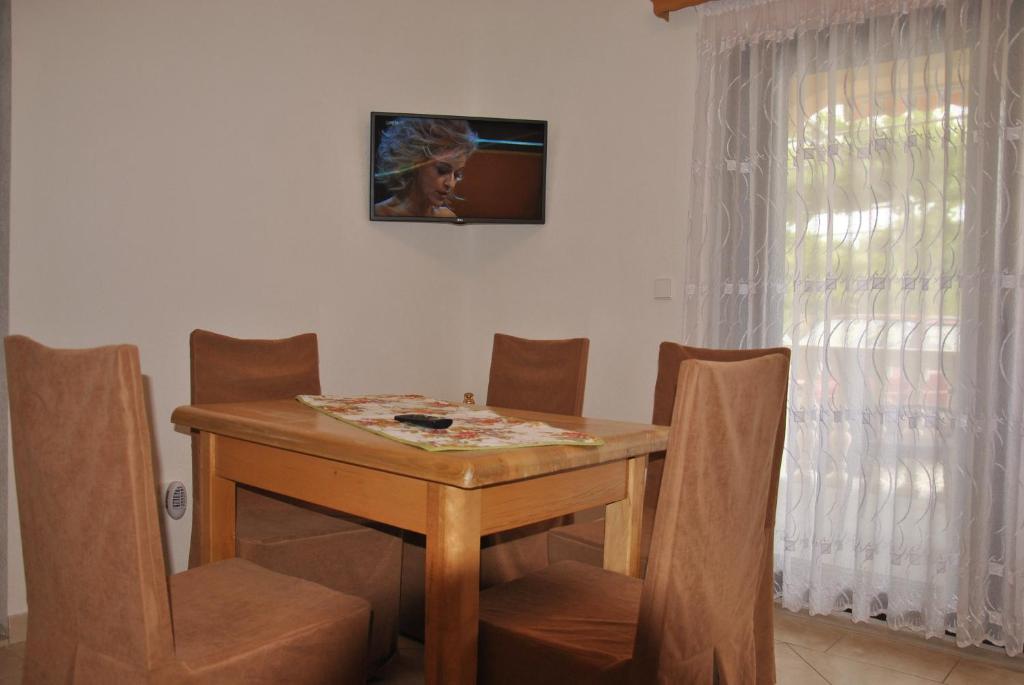 Televízia a/alebo spoločenská miestnosť v ubytovaní Apartments Villa Macola