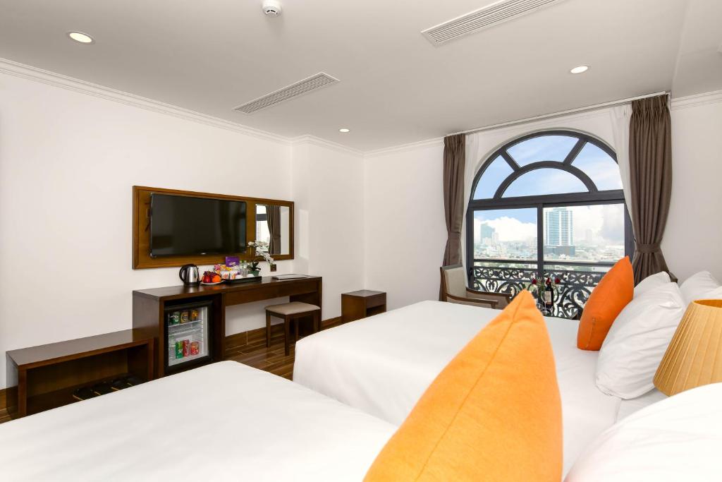 Roliva Hotel & Apartment Danang - Luxe Vierpersoonskamer