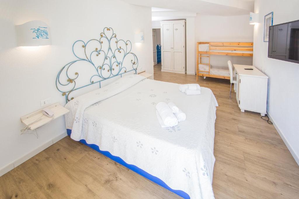 Postel nebo postele na pokoji v ubytování Olbia City Hotel