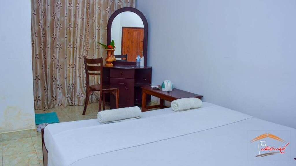 Postel nebo postele na pokoji v ubytování Gamagedara Resort