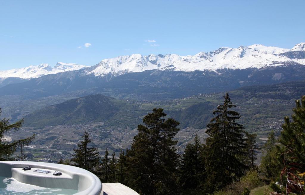 Uma vista geral da montanha ou uma vista da montanha a partir do hotel