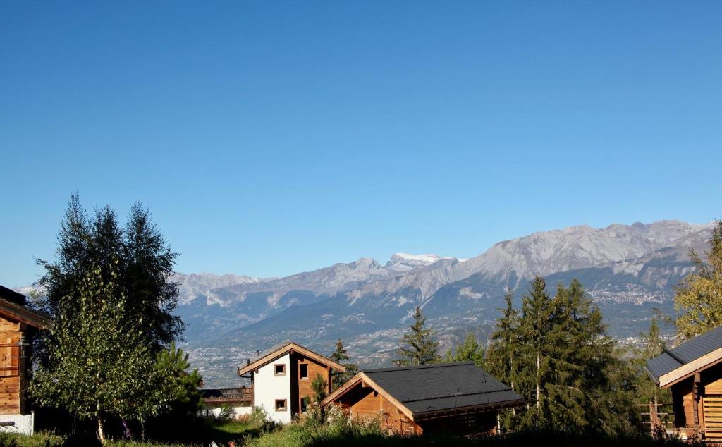 Uma vista geral da montanha ou uma vista da montanha a partir do hotel