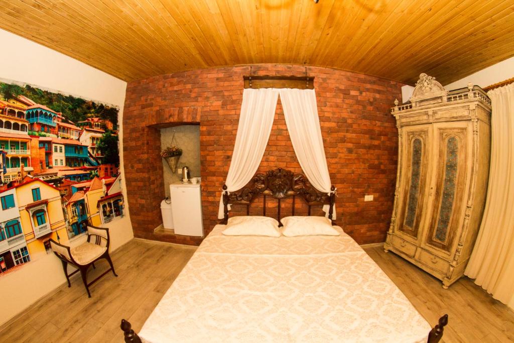 Postel nebo postele na pokoji v ubytování Vintage Art Rooms