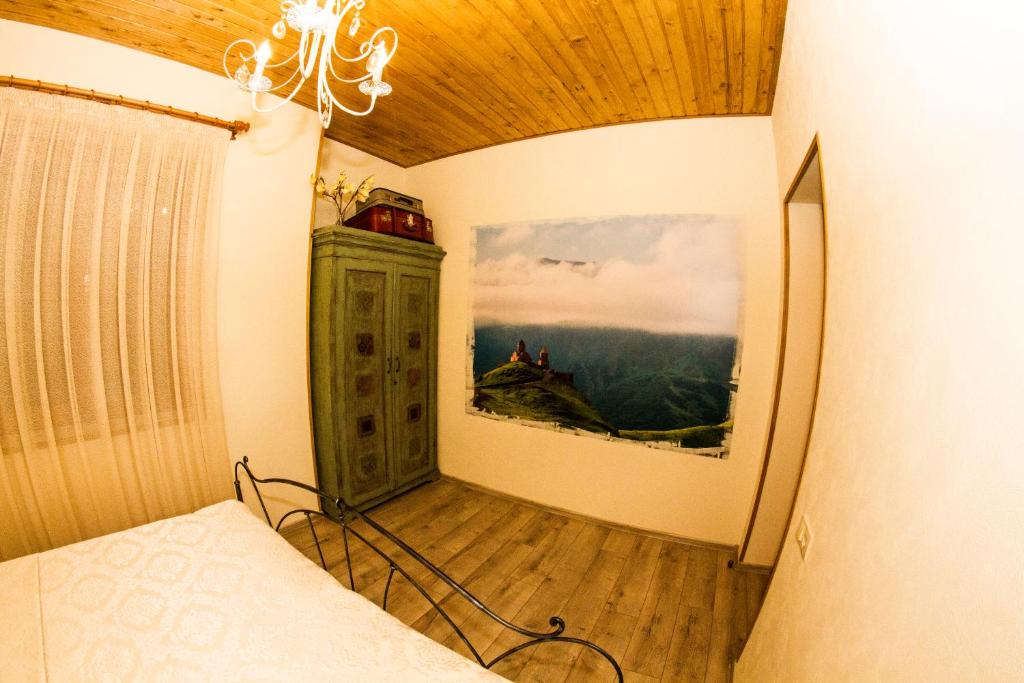 Postel nebo postele na pokoji v ubytování Vintage Art Rooms