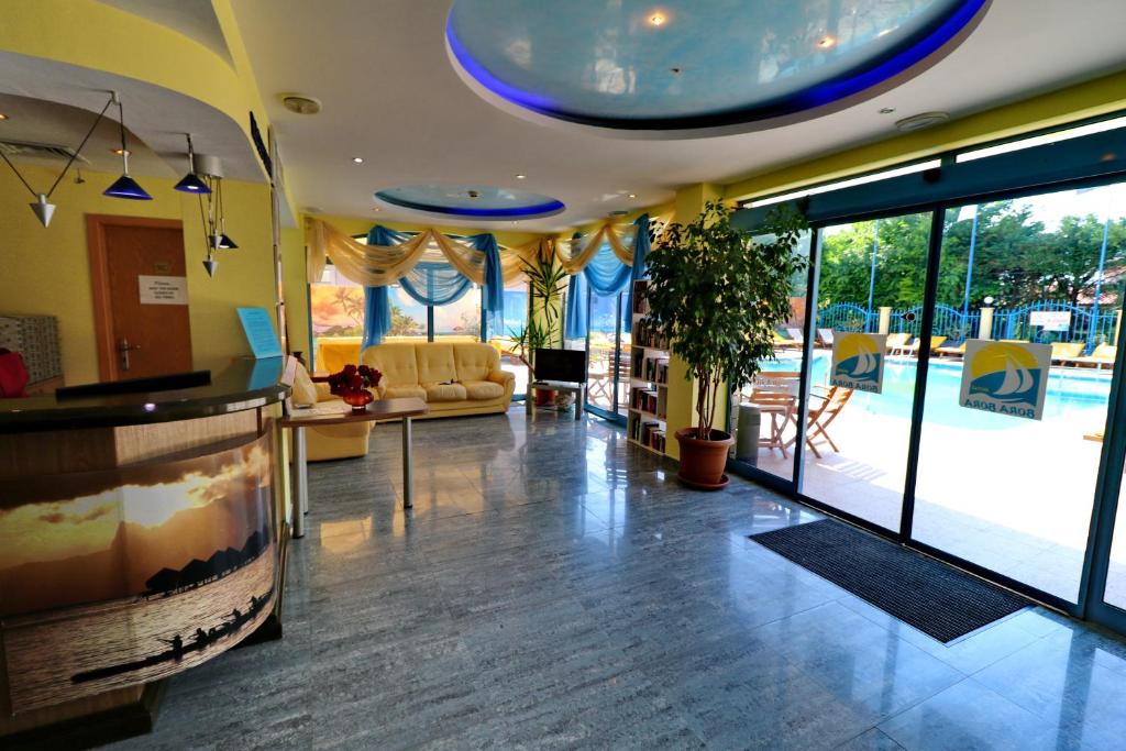 Bazén v ubytování Bora Bora Hotel nebo v jeho okolí