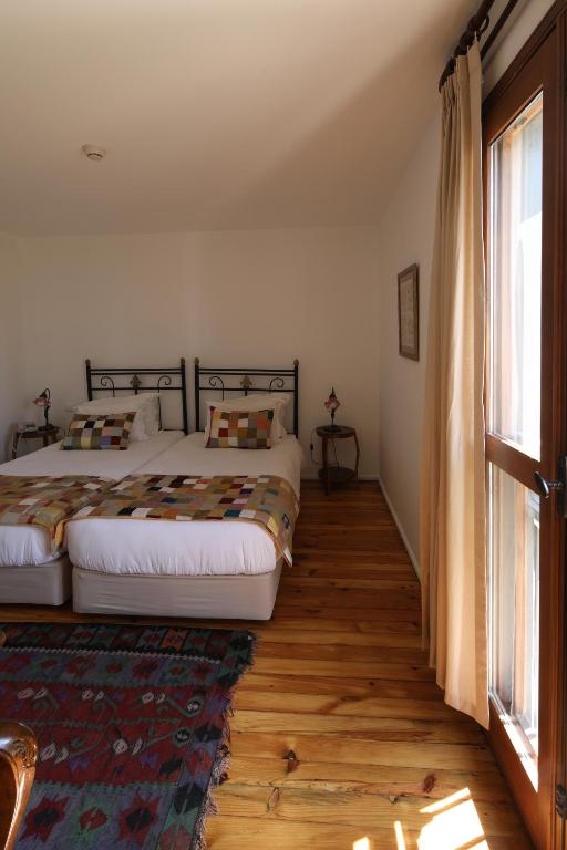 A bed or beds in a room at Hotel Kalehan