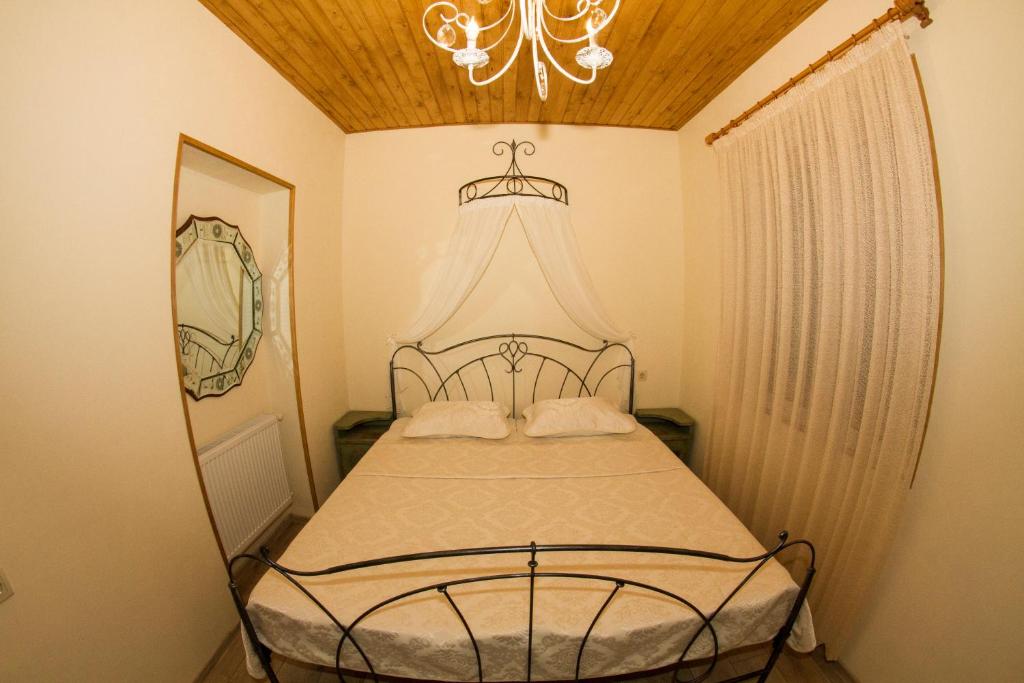 Postel nebo postele na pokoji v ubytování Vintage Art Rooms