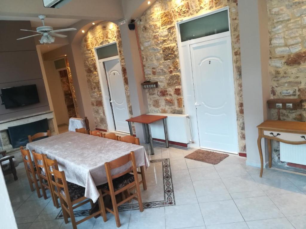 Kuchyňa alebo kuchynka v ubytovaní Skourtaniotis spa rooms