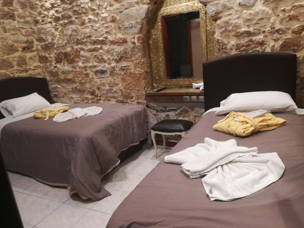 Posteľ alebo postele v izbe v ubytovaní Skourtaniotis spa rooms