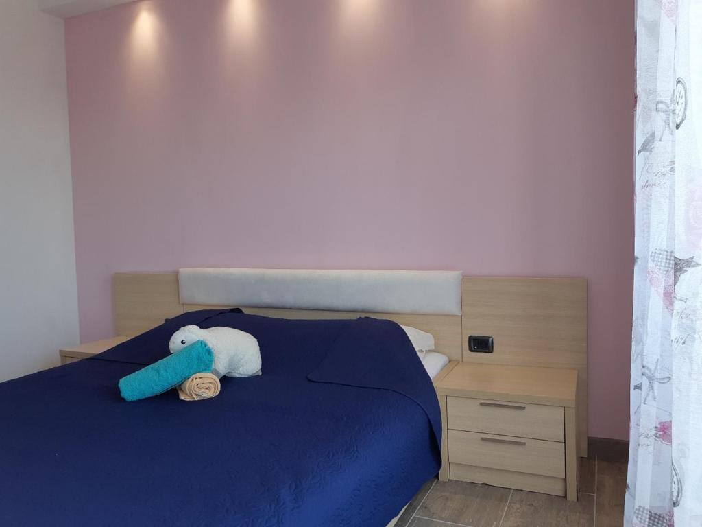 Ένα ή περισσότερα κρεβάτια σε δωμάτιο στο Apartments Nives