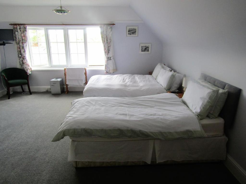 The Old Post House - Family Room With Private Bathroom