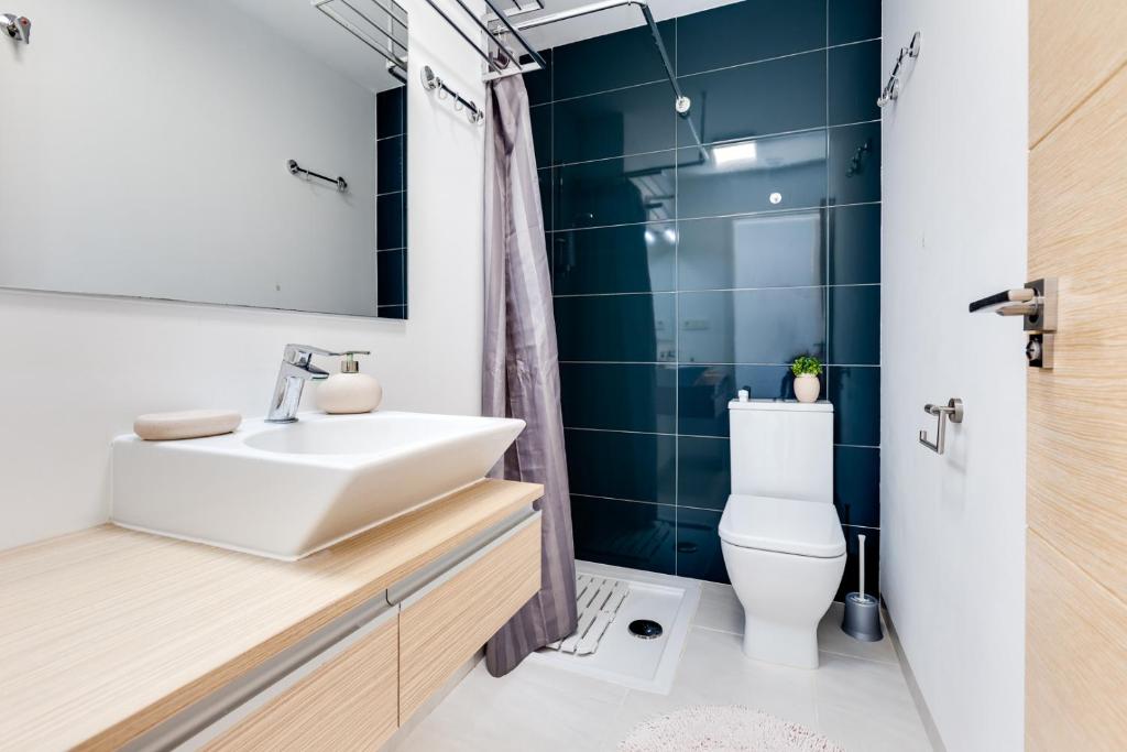 Koupelna v ubytování La Zenia Sabrina Apartment 5