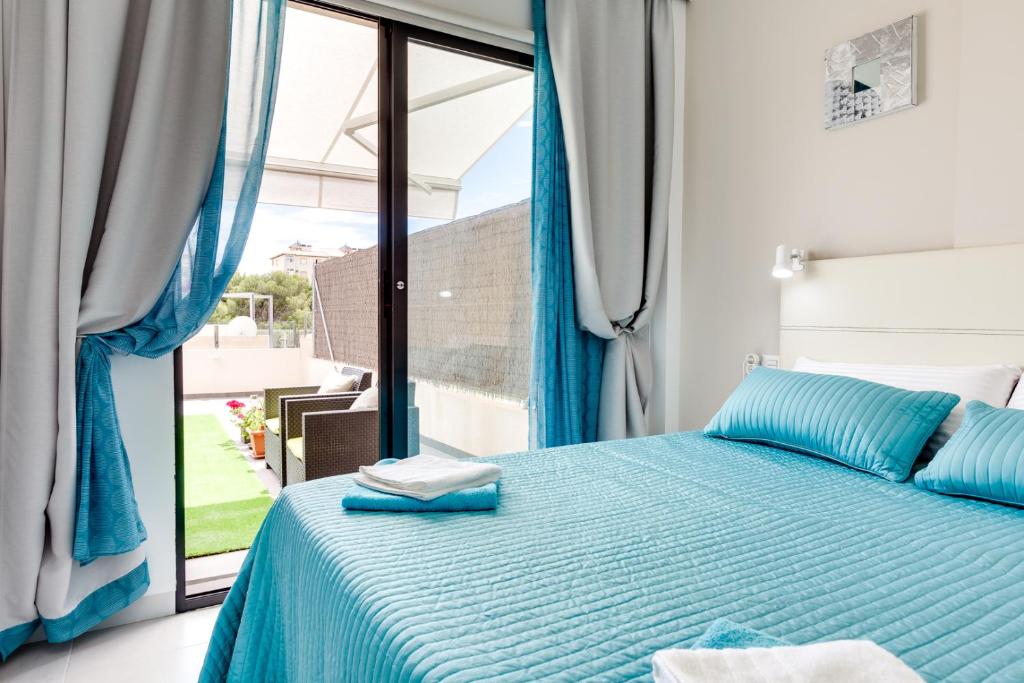 Postel nebo postele na pokoji v ubytování La Zenia Sabrina Apartment 5