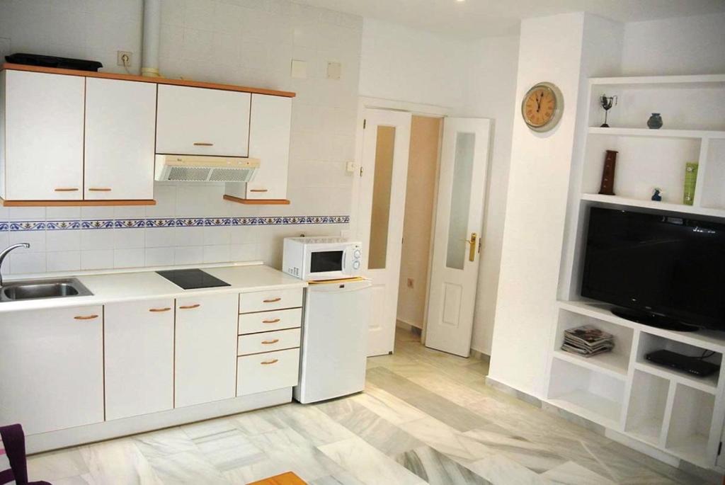 Kuchyňa alebo kuchynka v ubytovaní Apartamentos Aretusa Zahara