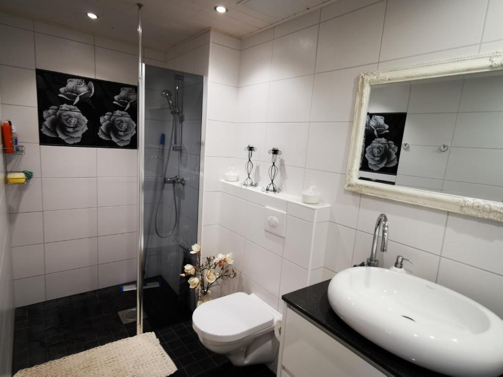Ванная комната в Kuninga 24 Apartment