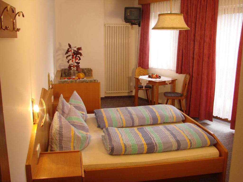 Postel nebo postele na pokoji v ubytování Gasthof Hotel Wöhrmaurer