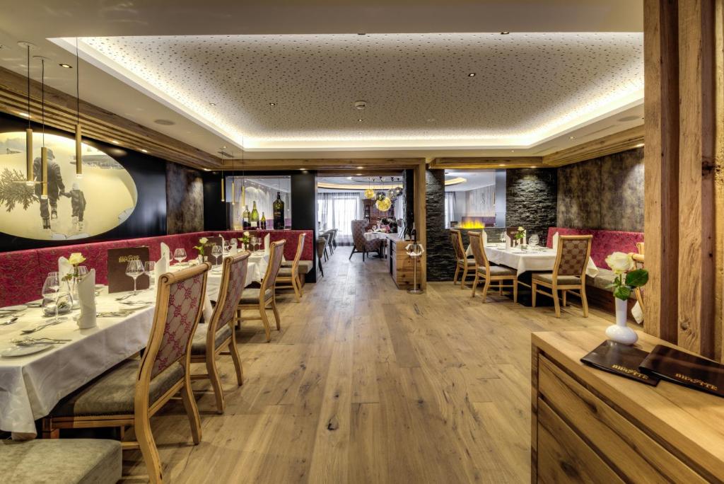 a restaurant with tables and chairs in a room at Hotel Brigitte in Ischgl