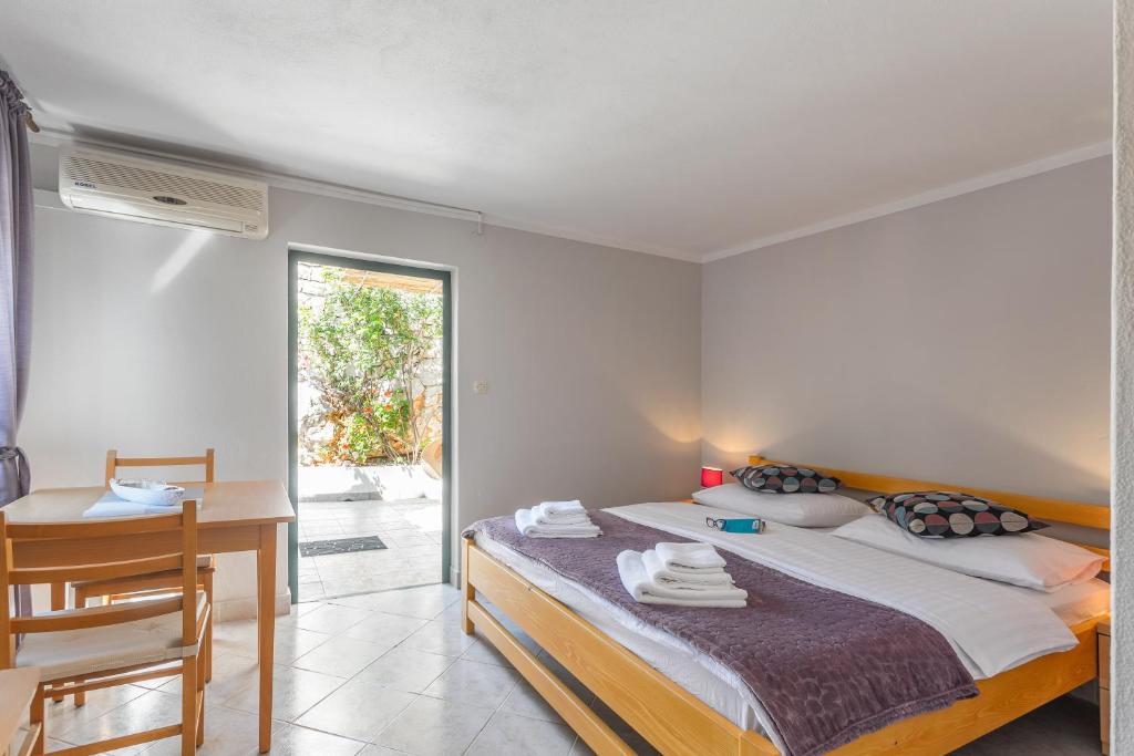 Postel nebo postele na pokoji v ubytování Golden Bay Hvar