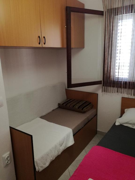 Łóżko lub łóżka w pokoju w obiekcie Apartments Domi
