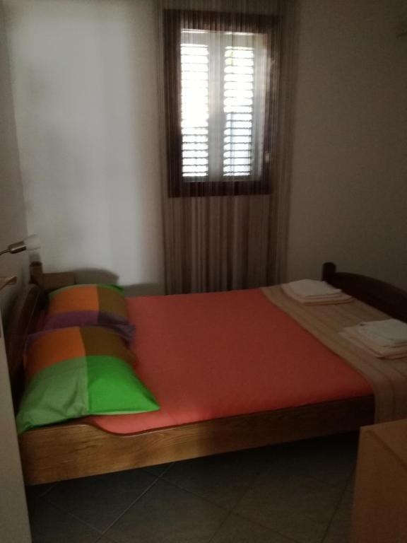 Łóżko lub łóżka w pokoju w obiekcie Apartments Domi