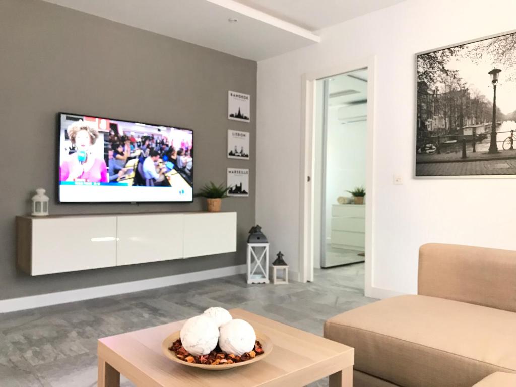 TV a/nebo společenská místnost v ubytování Luxury Loft Malaga Torremolinos Sol