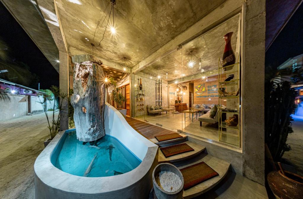 a bath tub with a tree in the middle of a room at Club Gabbiano in Rasdu