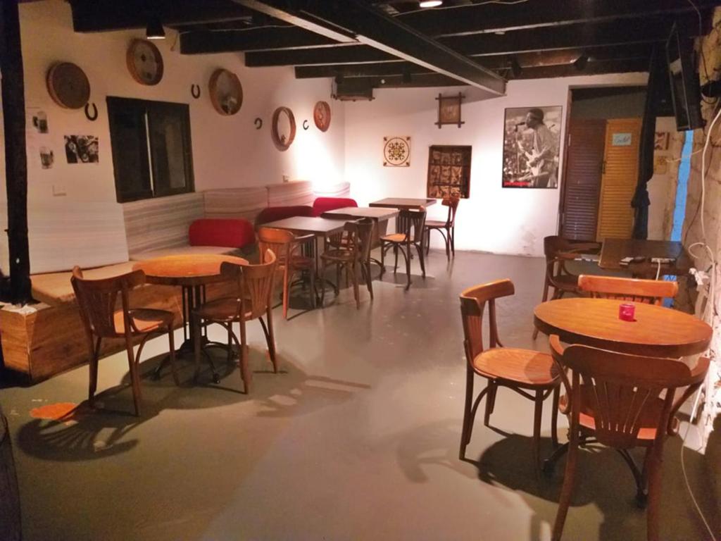 Istumisnurk majutusasutuses Al Yakhour Hostel