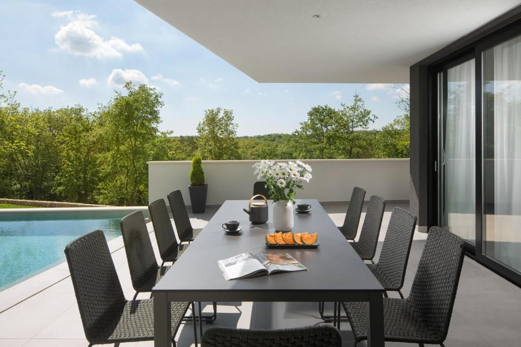 Basen w obiekcie Modern Villa 55 with Pool and Spa lub w pobliżu