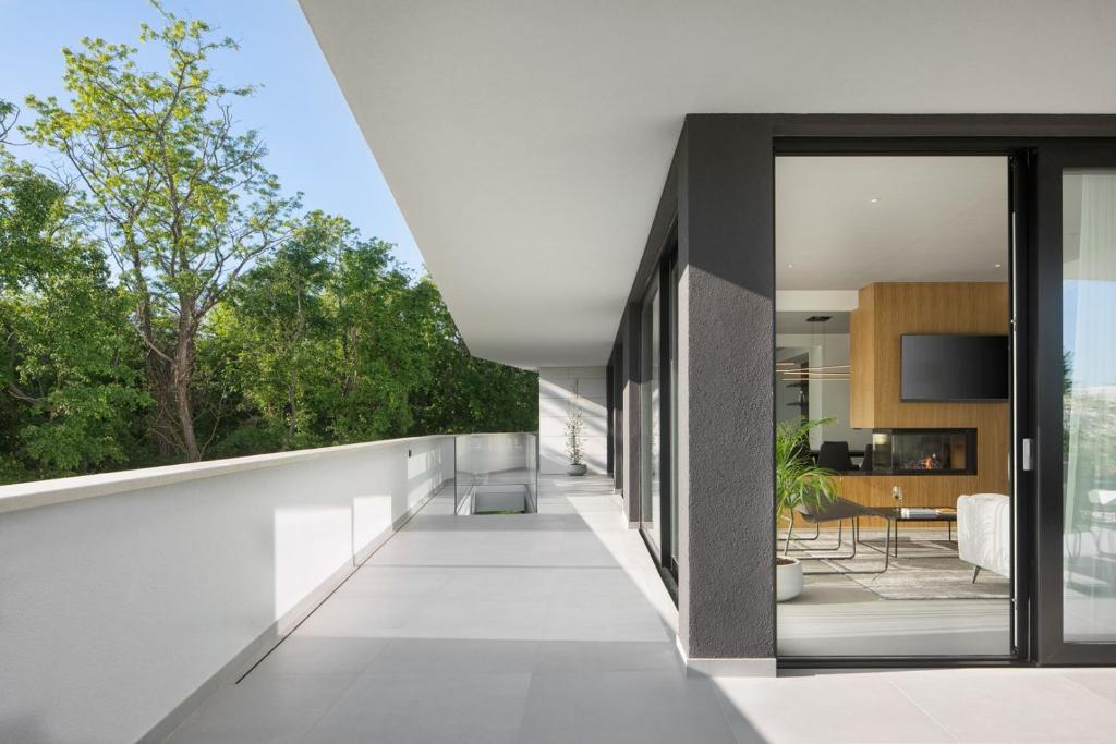 Balkon lub taras w obiekcie Modern Villa 55 with Pool and Spa