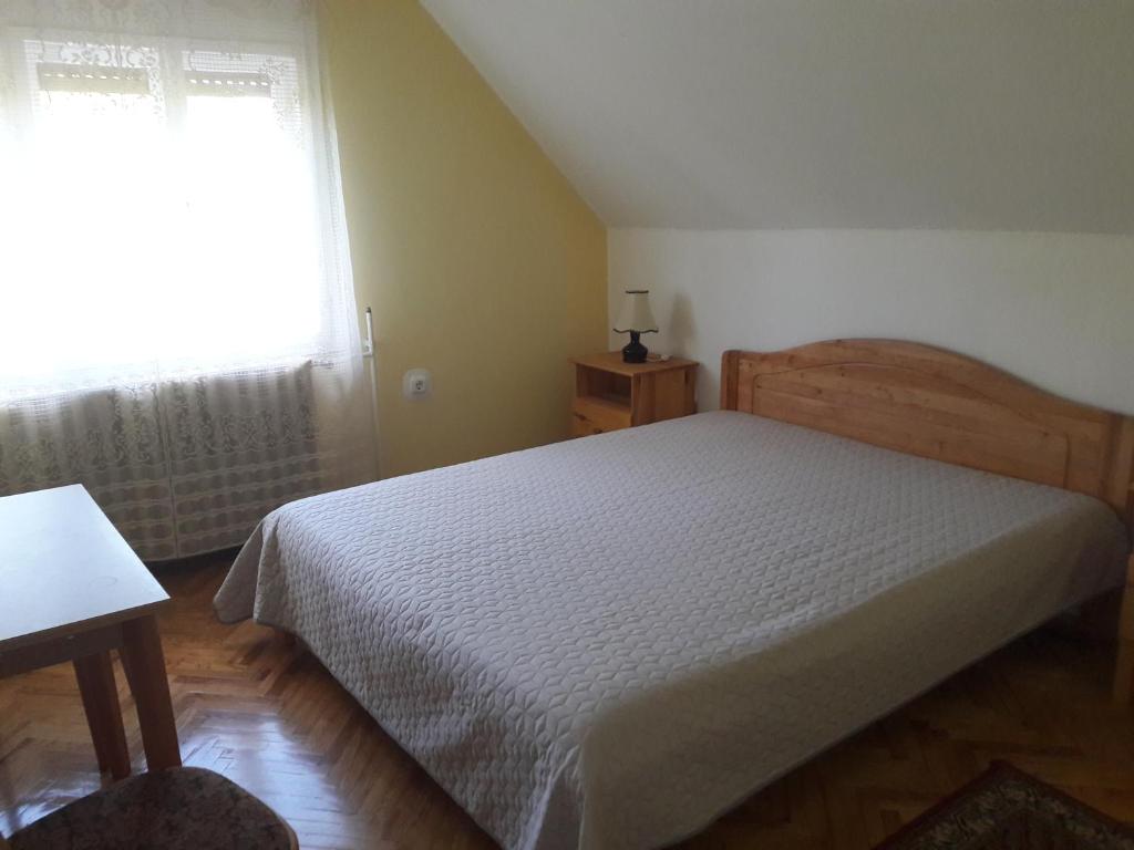Postel nebo postele na pokoji v ubytování Tiszafa Apartman