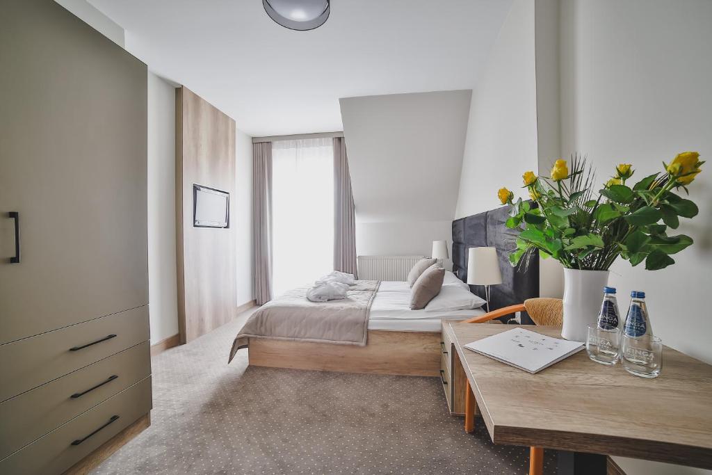 Hotel Kompleks Beskid z basenem i stokiem narciarskim - blisko Babiej Góry - Chambre Double Standard Avec Balcon