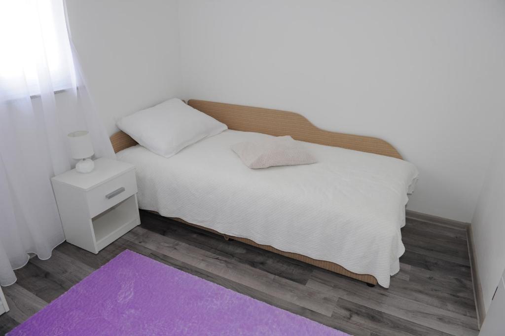 A bed or beds in a room at Apartment Odak