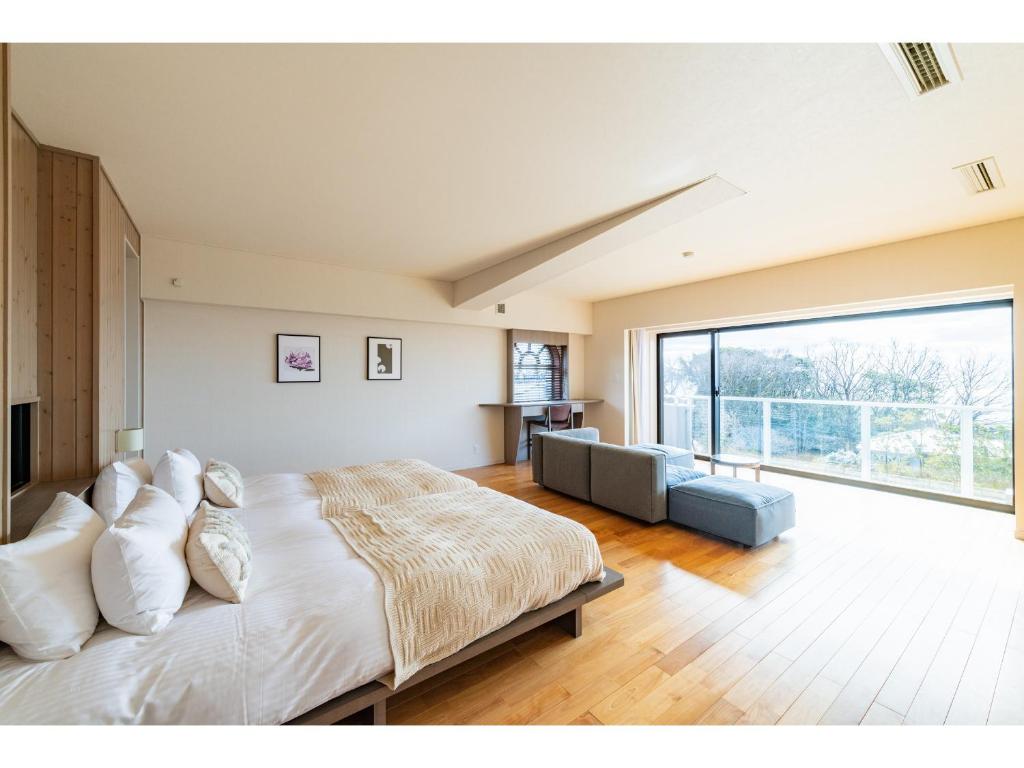 Postel nebo postele na pokoji v ubytování the salon 伊豆高原 Hotels & Resort