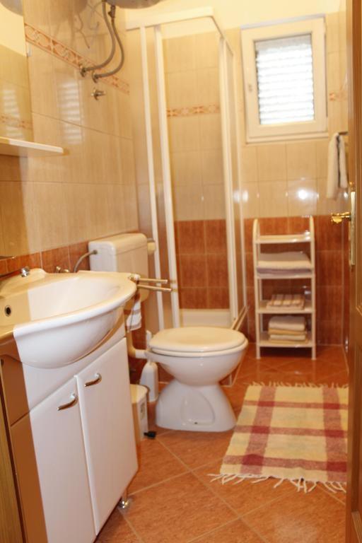 Koupelna v ubytování Apartmani Željko