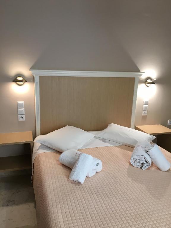 Postel nebo postele na pokoji v ubytování Hotel Avra