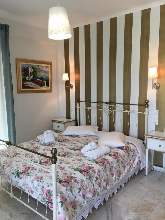 Postel nebo postele na pokoji v ubytování Hotel Avra