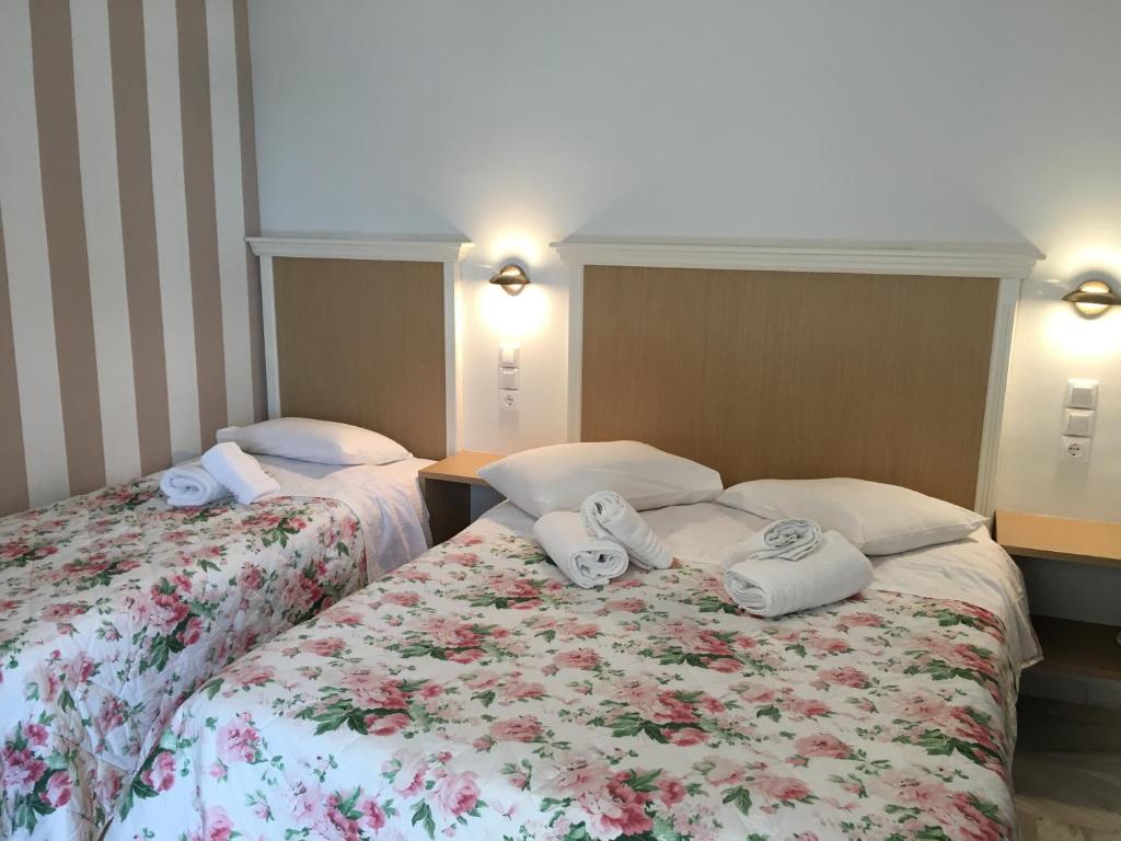 Postel nebo postele na pokoji v ubytování Hotel Avra