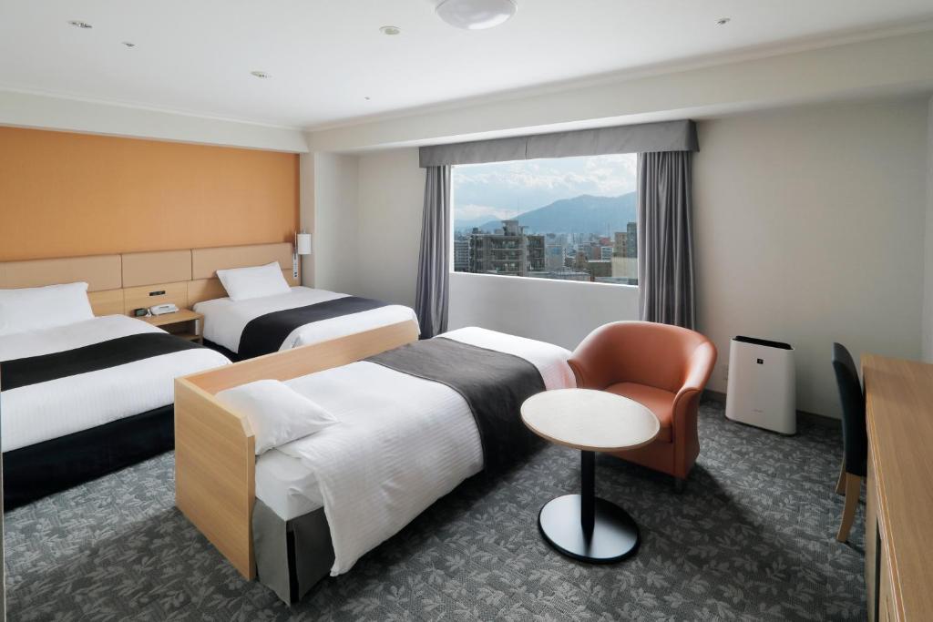 Postel nebo postele na pokoji v ubytování Sapporo Excel Hotel Tokyu
