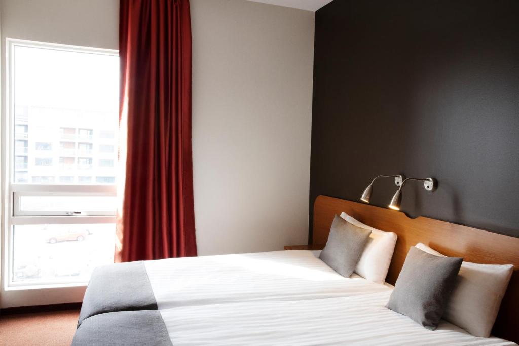 Postel nebo postele na pokoji v ubytování Fosshotel Baron