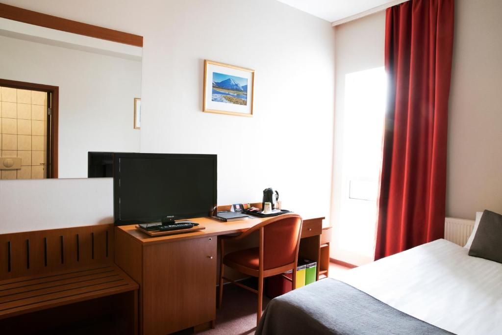 TV a/nebo společenská místnost v ubytování Fosshotel Baron